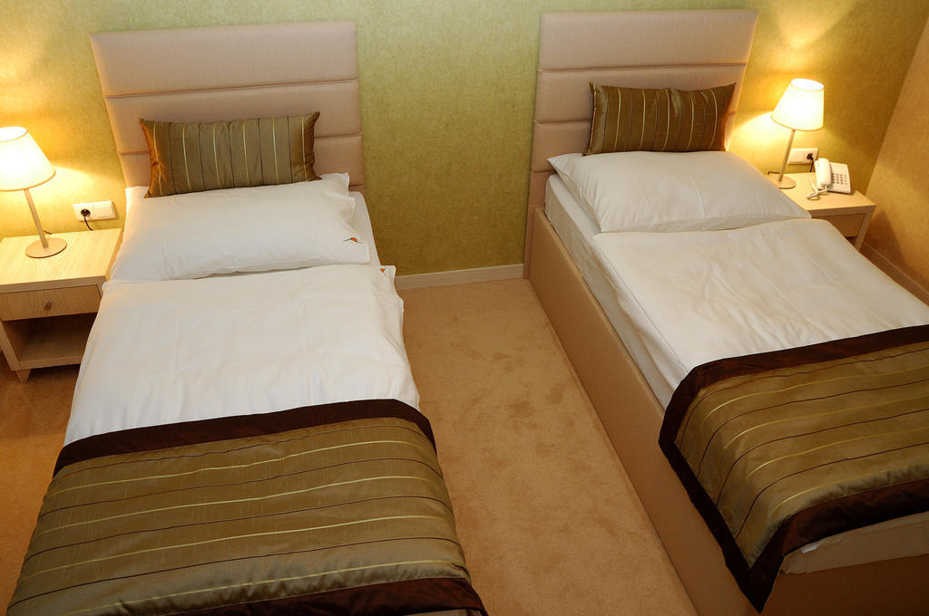Hotel Predium Vrable Ruang foto