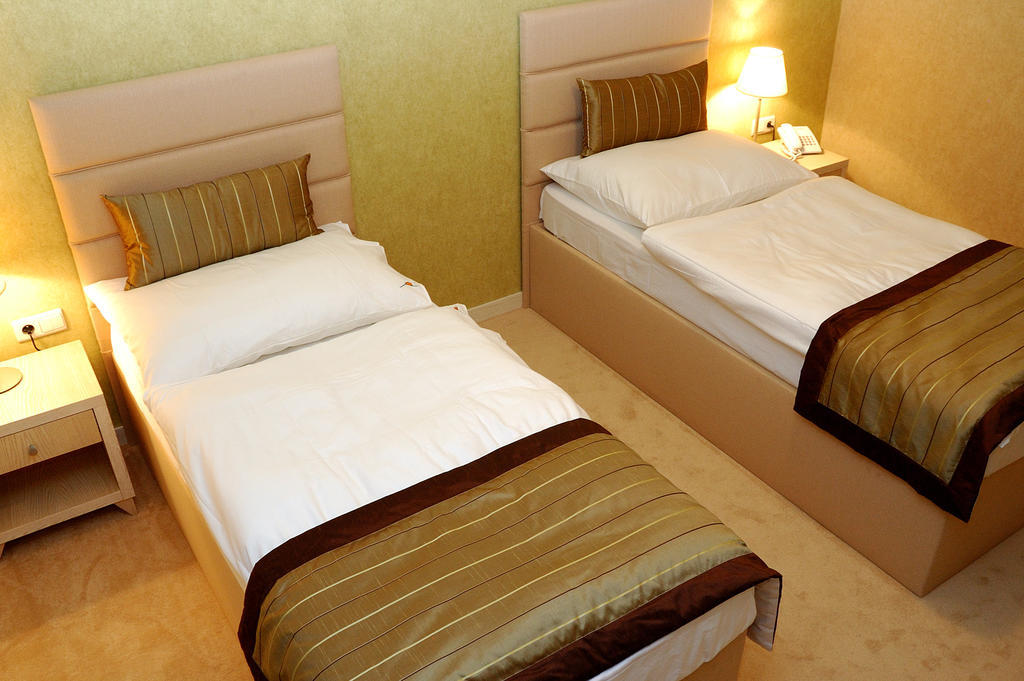 Hotel Predium Vrable Ruang foto