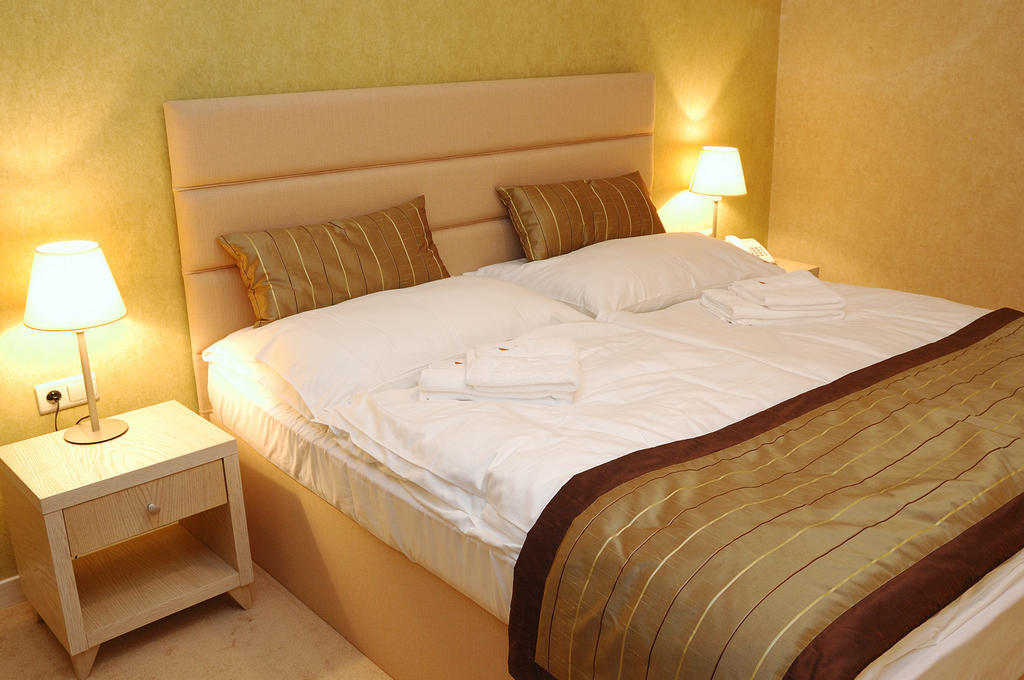 Hotel Predium Vrable Bagian luar foto